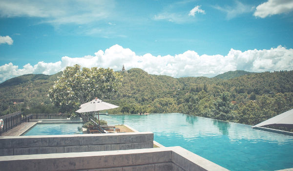 piscine naturelle contemporaine