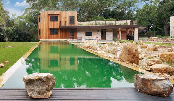 Piscine naturelle avec jardin d'eau